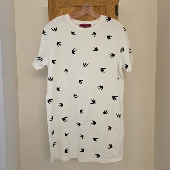 MCQ BY ALEXANDER McQUEEN | Signature Swallow Print Longline Shirt – Size Large - Picture 2 of 5